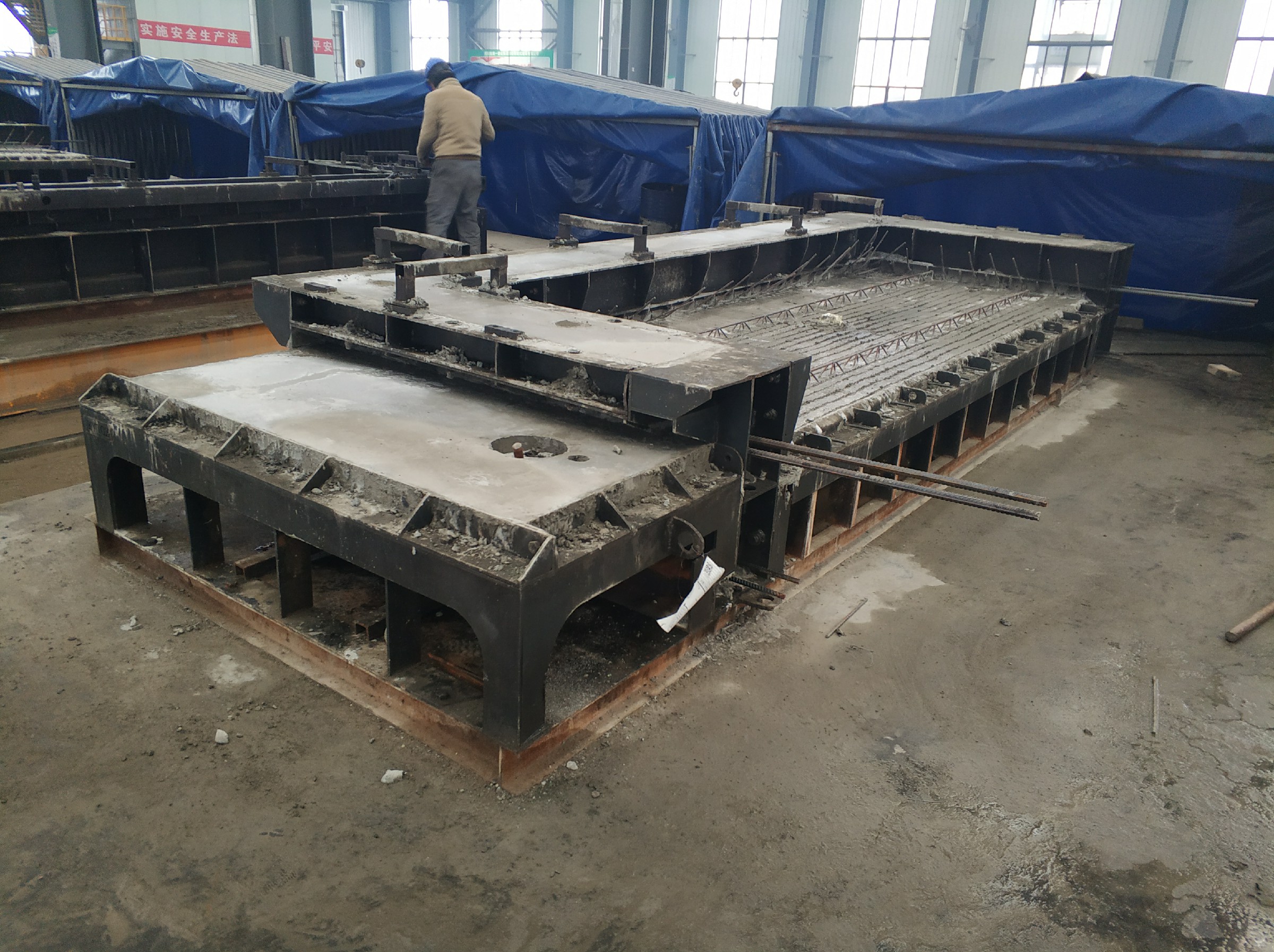 1694954509766429.jpg 預(yù)制陽臺板模具1.jpg